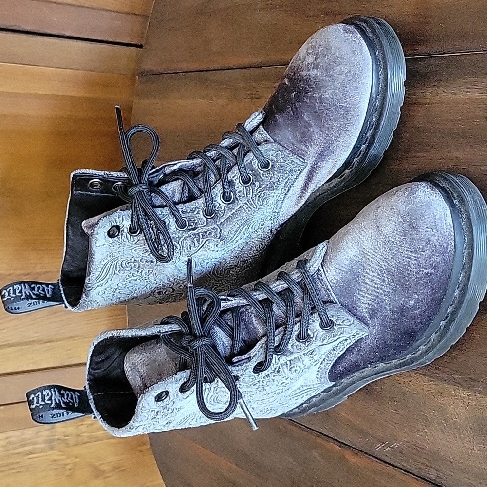 Dr. Martens 1460 Grey Velvet Embossed Brocade Lace Up Boots Sz 5 - Picture 5 of 13